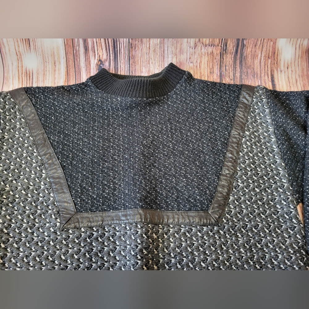 Bugatchi Black and Silver Patterned Crewneck Sweater - Picture 5 of 6